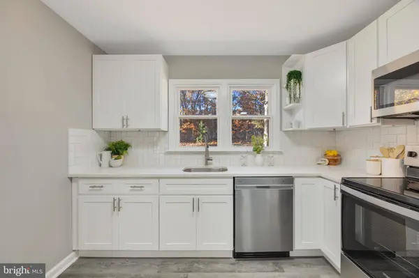 8344 FAIRWOOD DR, Pasadena, MD 21122