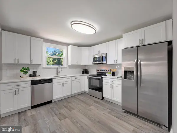 325 BEACH AVE, Pasadena, MD 21122