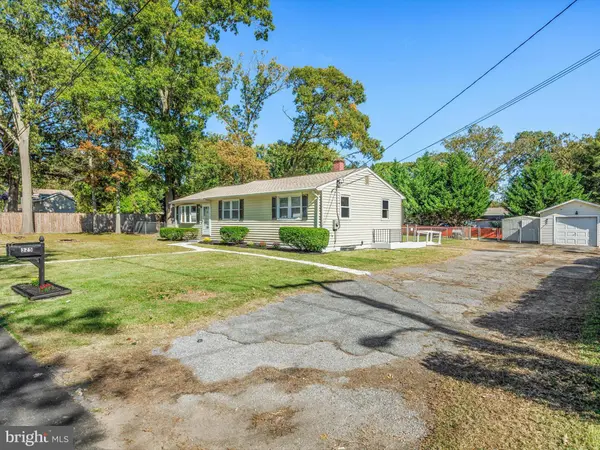 325 BEACH AVE, Pasadena, MD 21122