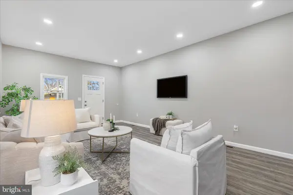 806 FOREST RD, Baltimore, MD 21239