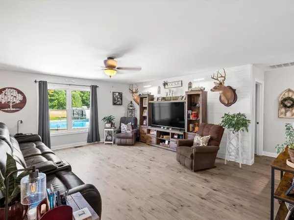 60 Lewisport Heights Ln, Lewisport, KY 42351