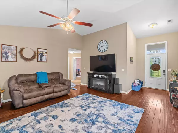 4682 Ben Head Rd, Philpot, KY 42366