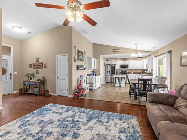 4682 Ben Head Rd, Philpot, KY 42366