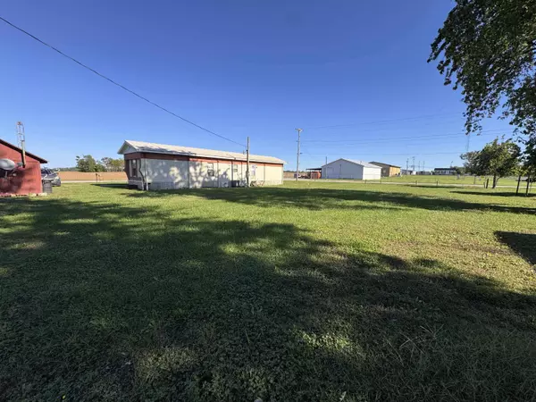 25 Market St, Lewisport, KY 42351