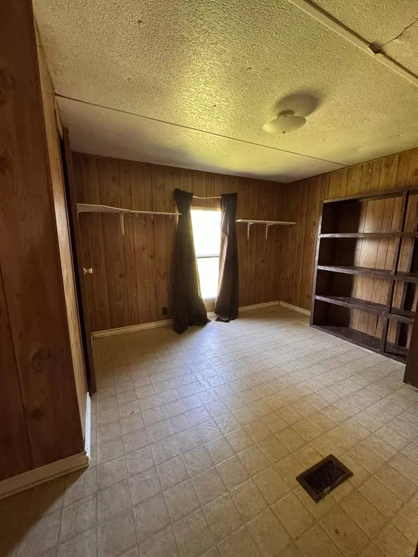 25 Market St, Lewisport, KY 42351