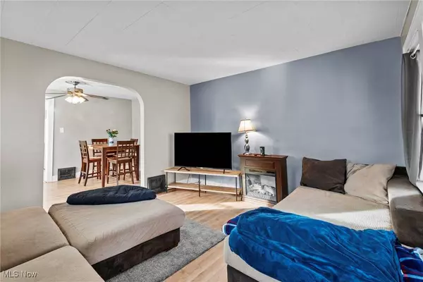 640 Plainfield RD, Akron, OH 44312