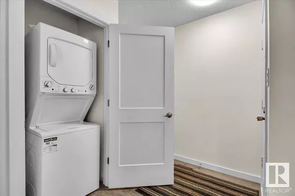 10435 10437 150 ST NW, Edmonton, AB T5P 1P7