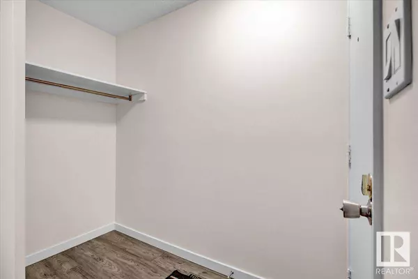 10435 10437 150 ST NW, Edmonton, AB T5P 1P7