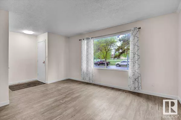 10435 10437 150 ST NW, Edmonton, AB T5P 1P7