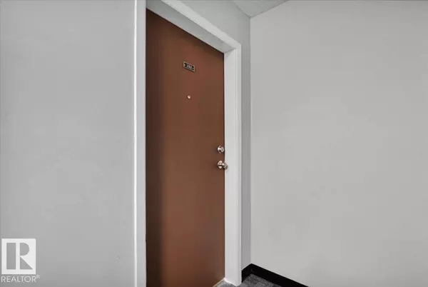 #202 11308 108 AV NW, Edmonton, AB T5H 1B6