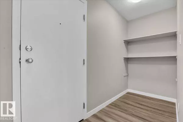 #202 11308 108 AV NW, Edmonton, AB T5H 1B6