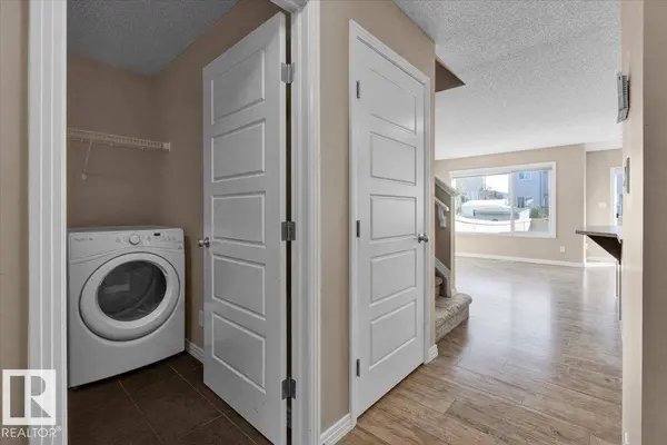 4413 5A ST NW, Edmonton, AB T6T 0Z8