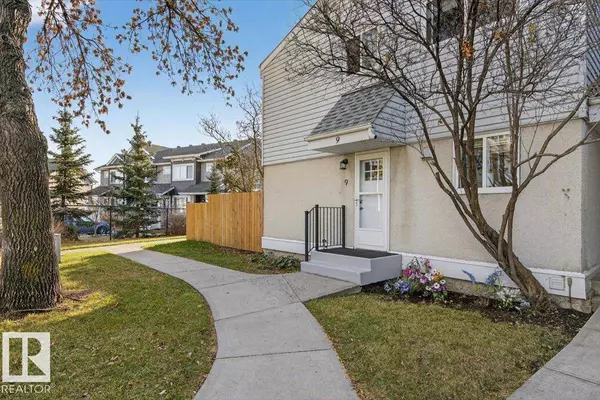 9 MCLEOD PL NW, Edmonton, AB T5A 3A8