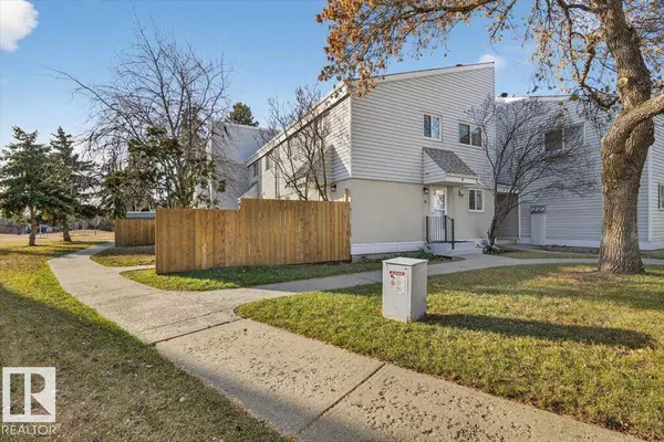 9 MCLEOD PL NW, Edmonton, AB T5A 3A8