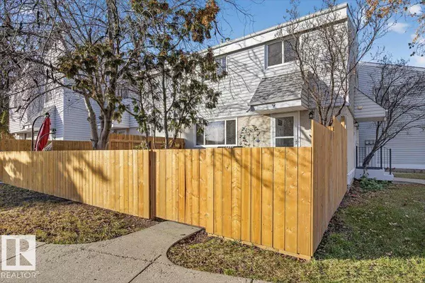 9 MCLEOD PL NW, Edmonton, AB T5A 3A8