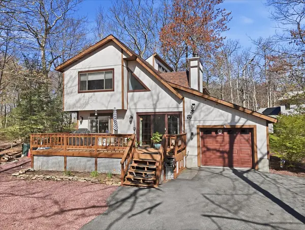 250 Sheridan Dr, Tobyhanna, PA 18466-3976