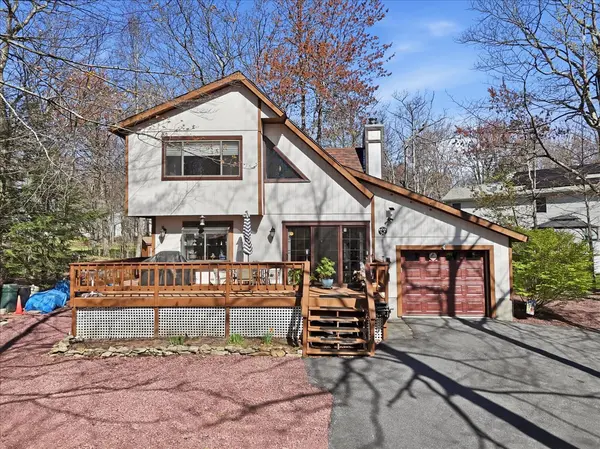 250 Sheridan Dr, Tobyhanna, PA 18466-3976