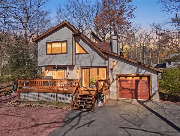 250 Sheridan Dr, Tobyhanna, PA 18466-3976