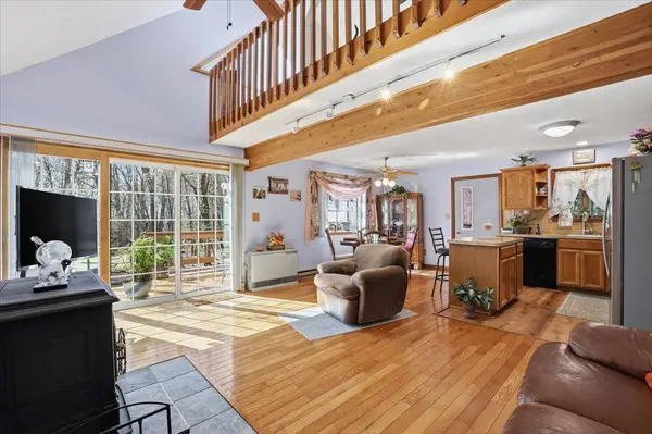 250 Sheridan Dr, Tobyhanna, PA 18466-3976