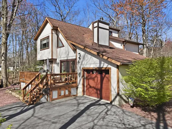 250 Sheridan Dr, Tobyhanna, PA 18466-3976