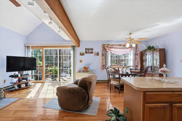 250 Sheridan Dr, Tobyhanna, PA 18466-3976