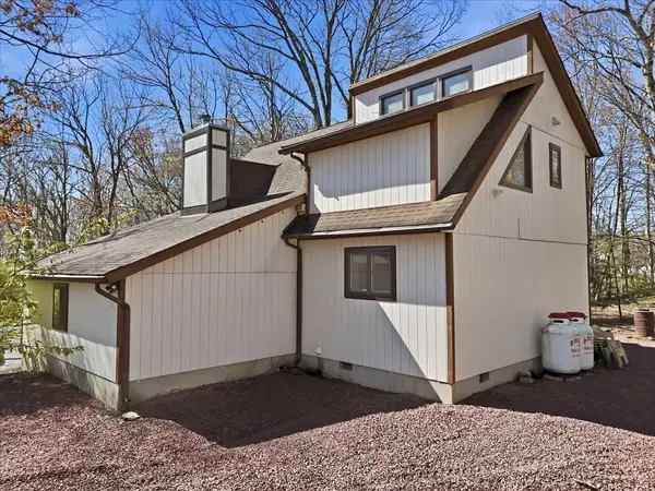 250 Sheridan Dr, Tobyhanna, PA 18466-3976
