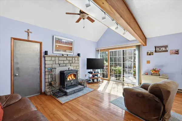 250 Sheridan Dr, Tobyhanna, PA 18466-3976