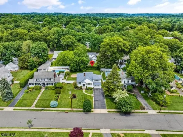 77 Lee Ave, Hawthorne Boro, NJ 07506