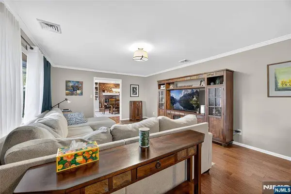 66 Ridge RD, Hawthorne, NJ 07506
