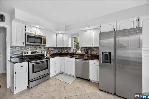 47 Shore TRL, Hardyston, NJ 07460