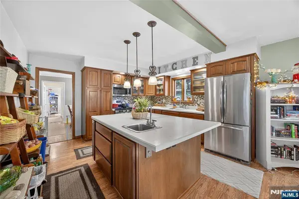 370 Goffle RD, Hawthorne, NJ 07506