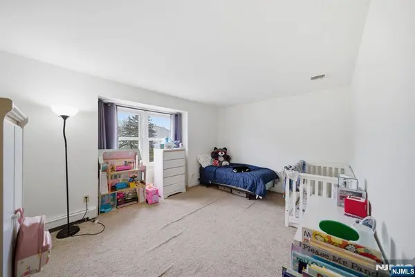 28 Village DR #303, Hamburg, NJ 07419