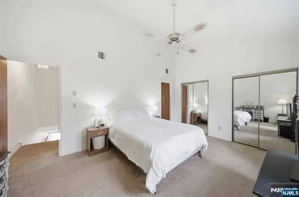 28 Village DR #303, Hamburg, NJ 07419