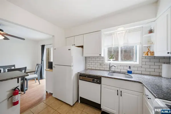 28 Village DR #303, Hamburg, NJ 07419