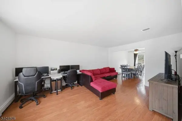 28 Village Dr, Hamburg Boro, NJ 07419