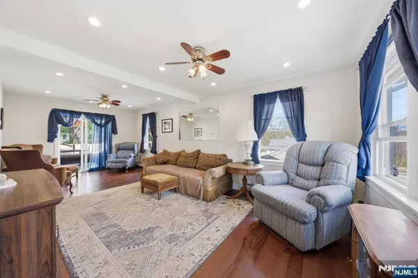 32 Pine Hill RD, Mahwah, NJ 07430