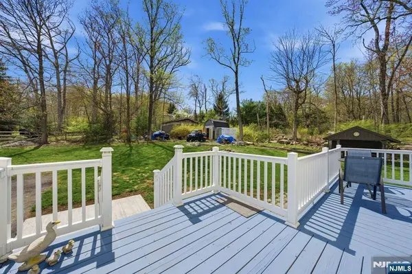 32 Pine Hill RD, Mahwah, NJ 07430