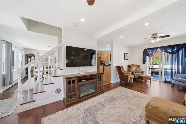 32 Pine Hill RD, Mahwah, NJ 07430