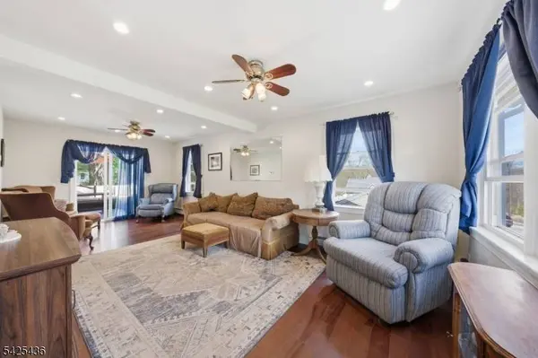 32 Pine Hill Rd, Mahwah Twp., NJ 07430