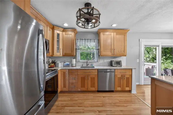 14 Bettino DR, Ogdensburg, NJ 07439