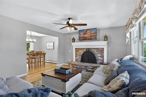 14 Bettino DR, Ogdensburg, NJ 07439