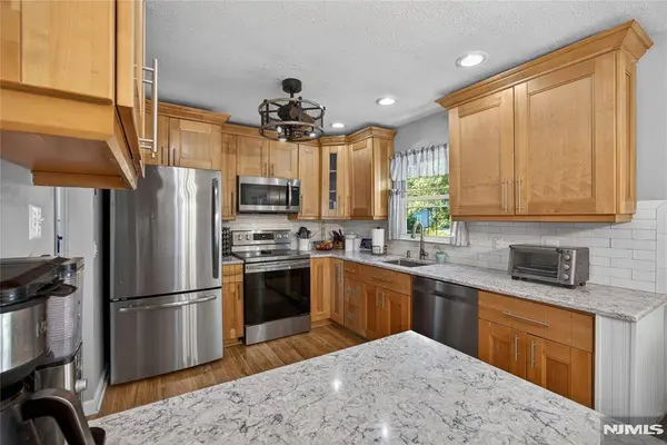14 Bettino DR, Ogdensburg, NJ 07439
