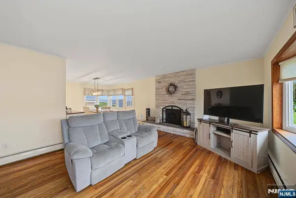19 Birch Pkwy, Sparta, NJ 07871