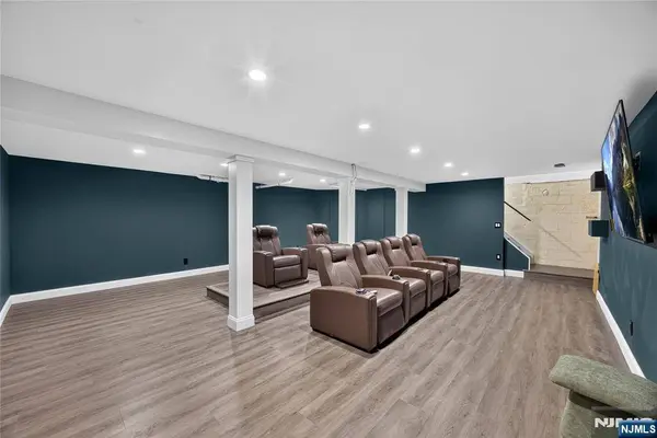 4-31 Plaza RD, Fair Lawn, NJ 07410