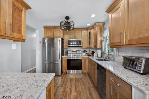 14 Bettino Dr, Ogdensburg Boro, NJ 07439