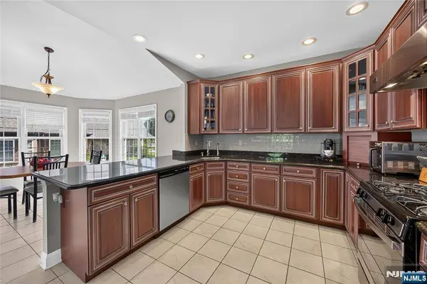 81 Bracken Hill RD, Hardyston, NJ 07419