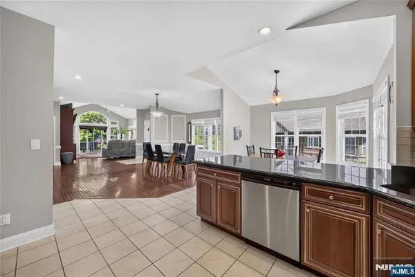 81 Bracken Hill RD, Hardyston, NJ 07419