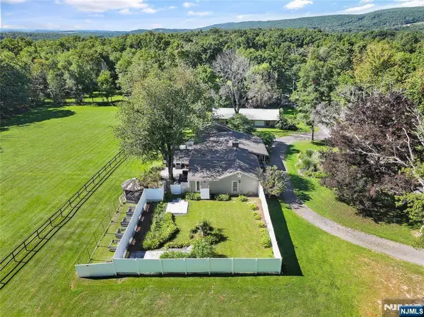 76 Glen RD