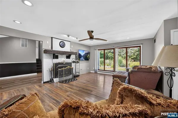 76 Glen RD, Wantage, NJ 07461