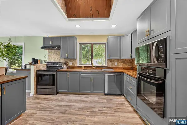37 Shades Of Death RD, Liberty, NJ 07838